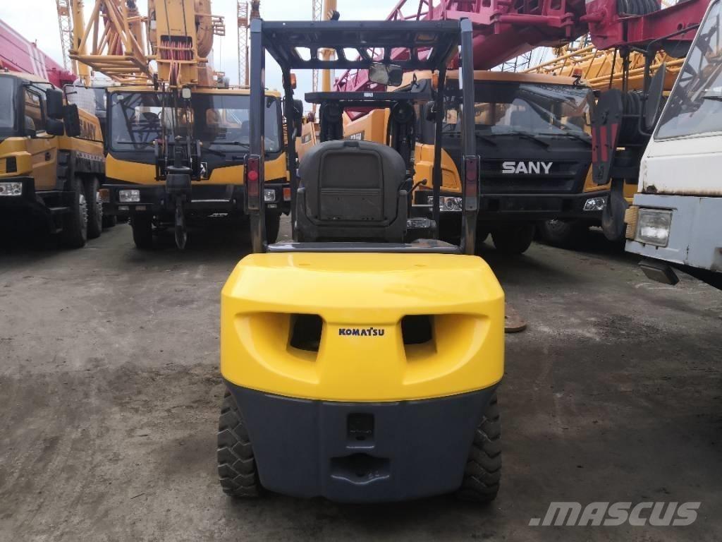 Komatsu 30 Diesel trucks