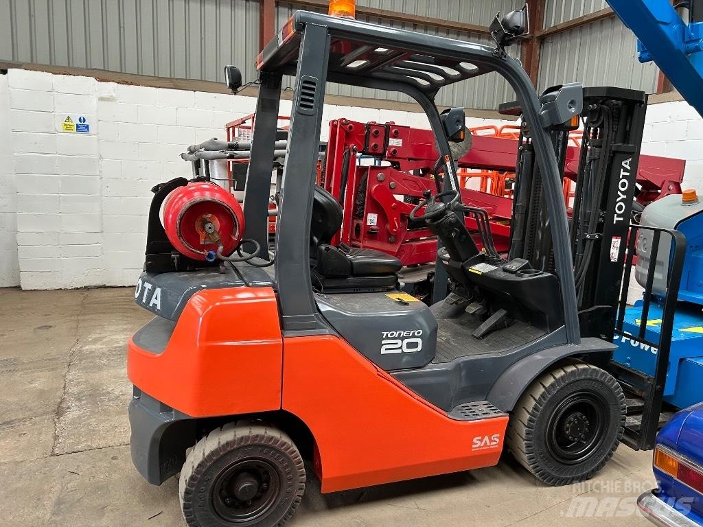 Toyota 02-8 FGF 20 LPG trucks