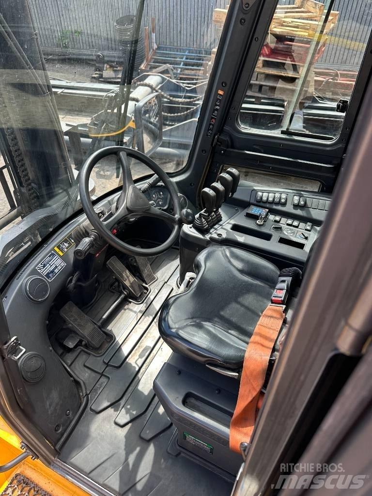 Hyundai 70 D-9 Diesel trucks
