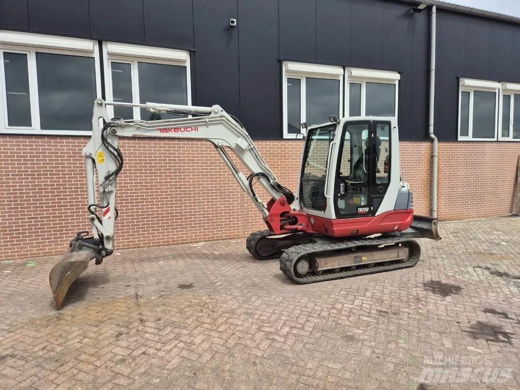 Takeuchi TB250 Mini excavators < 7t (Mini diggers)