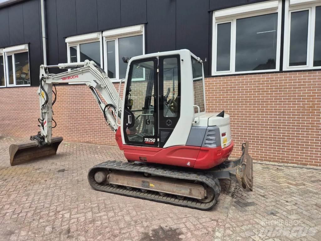 Takeuchi TB250 Mini excavators < 7t (Mini diggers)