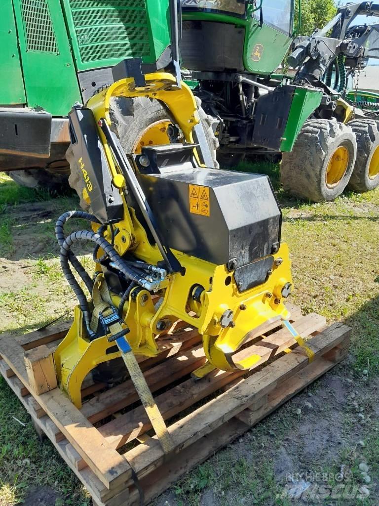 John Deere H413 Harvester heads