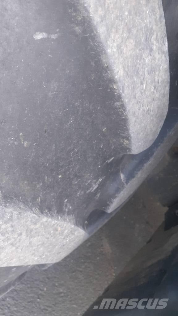 John Deere 6145 R Tractors