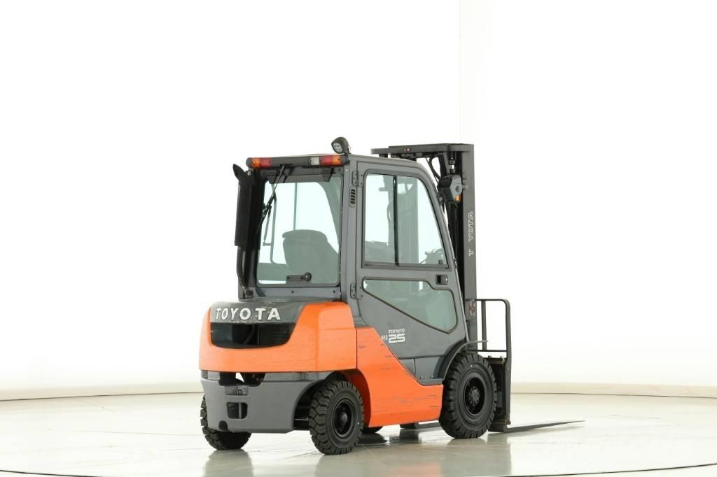 Toyota 02-8 FDF 25 Diesel trucks