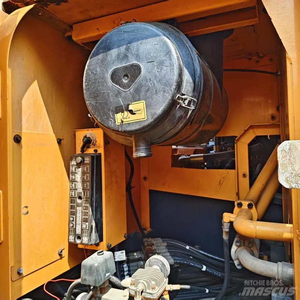 Hyundai Robex 305 LC Crawler excavators