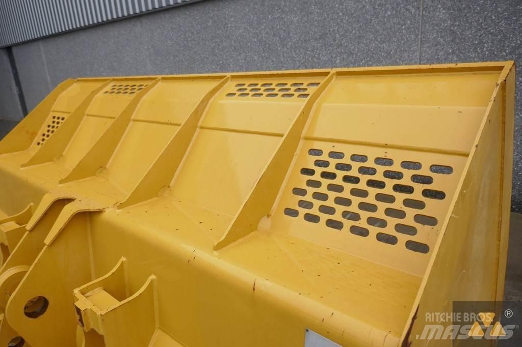 CAT 930 Bucket Buckets