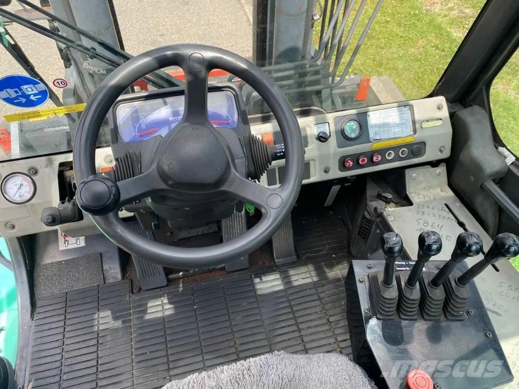Mitsubishi FD90N Diesel trucks