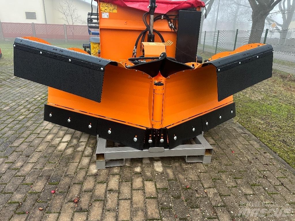 Same sniega lāpstas Snow blades and plows