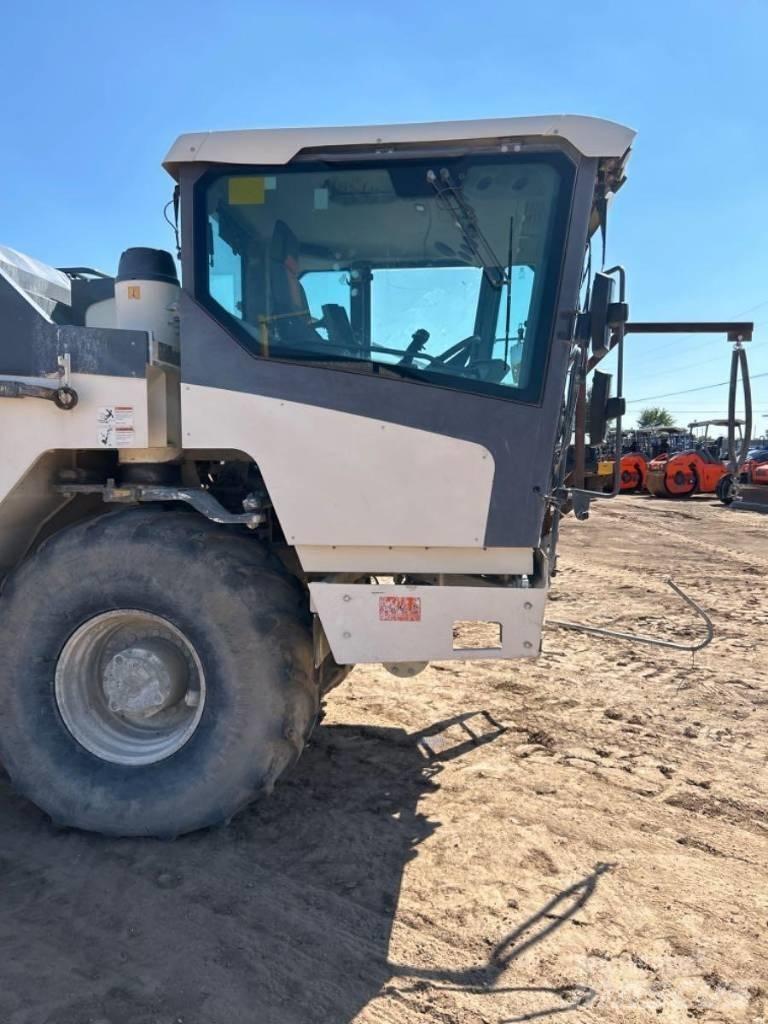 Wirtgen WR200 Asphalt recyclers