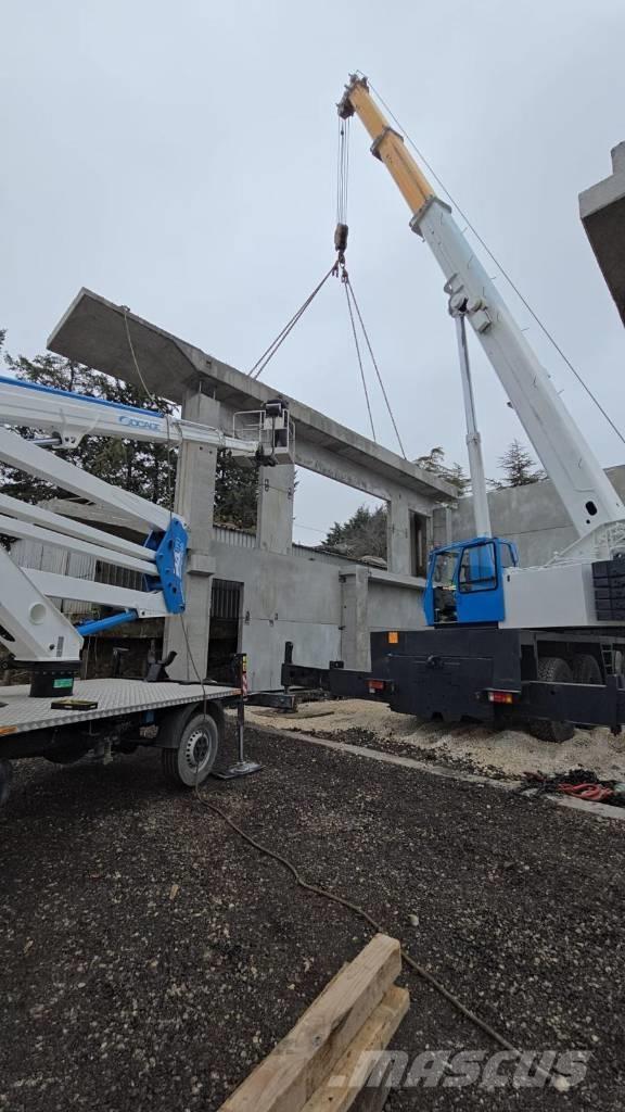 Krupp KMK 4070 All terrain cranes