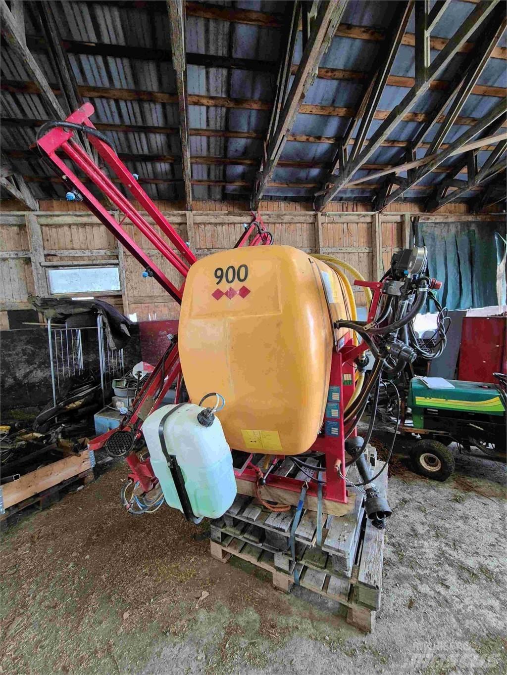 Junkkari 900L Trailed sprayers
