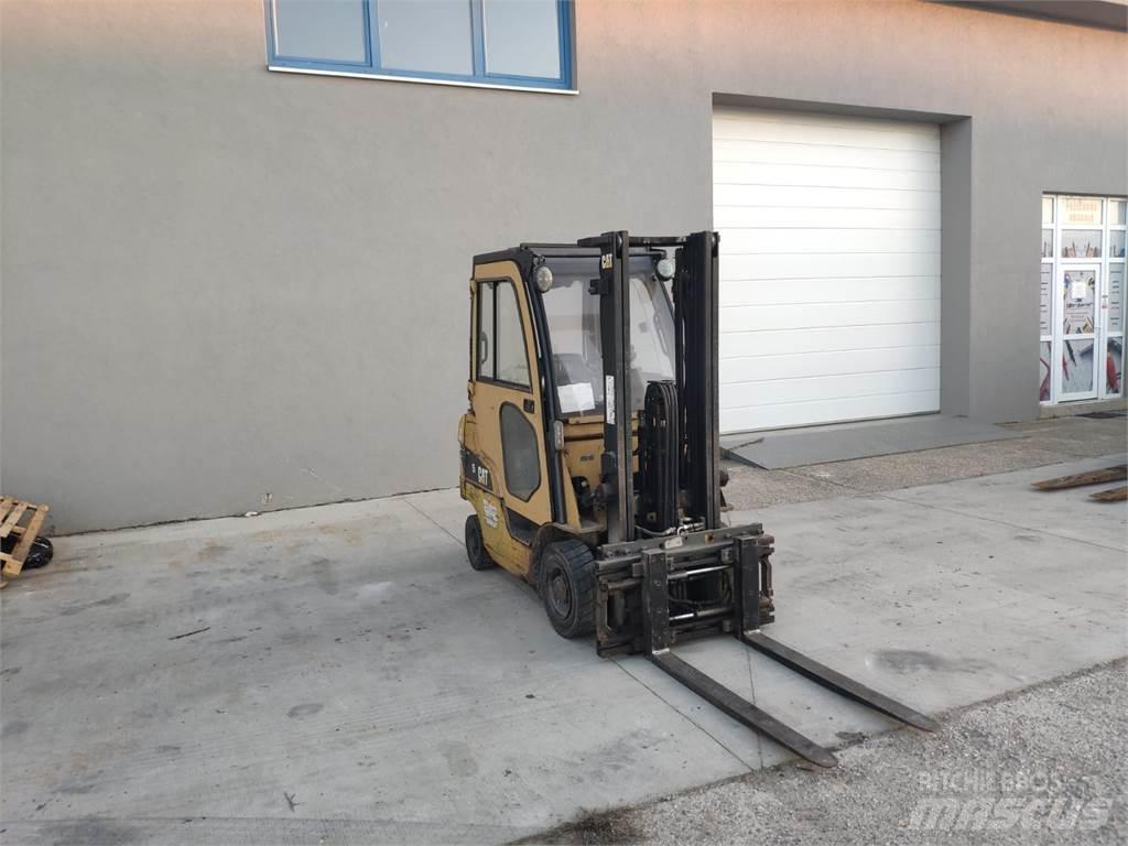 CAT GP15N LPG trucks