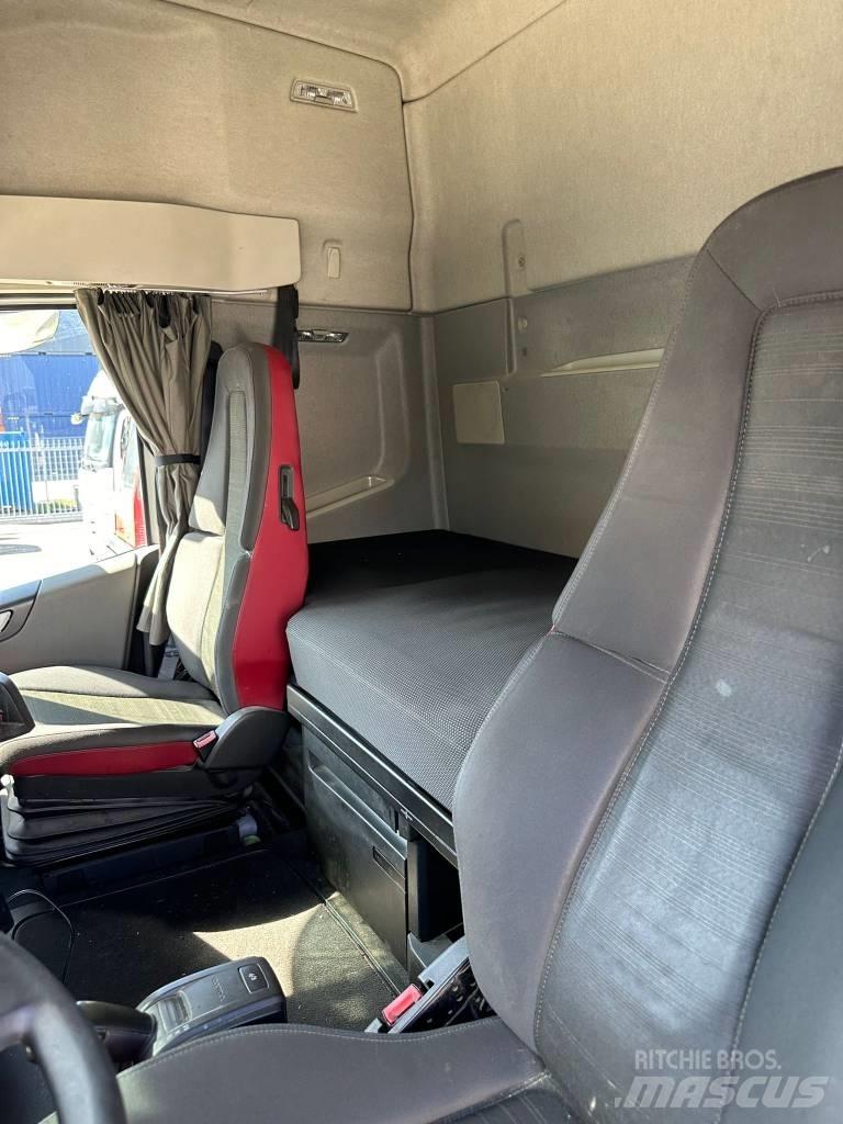 Volvo FH Cable lift demountable trucks