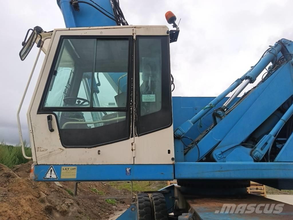Fuchs MHL 360 Waste / industry handlers