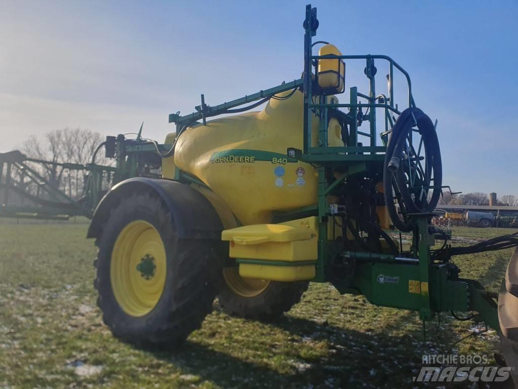 John Deere 840 Trailed sprayers