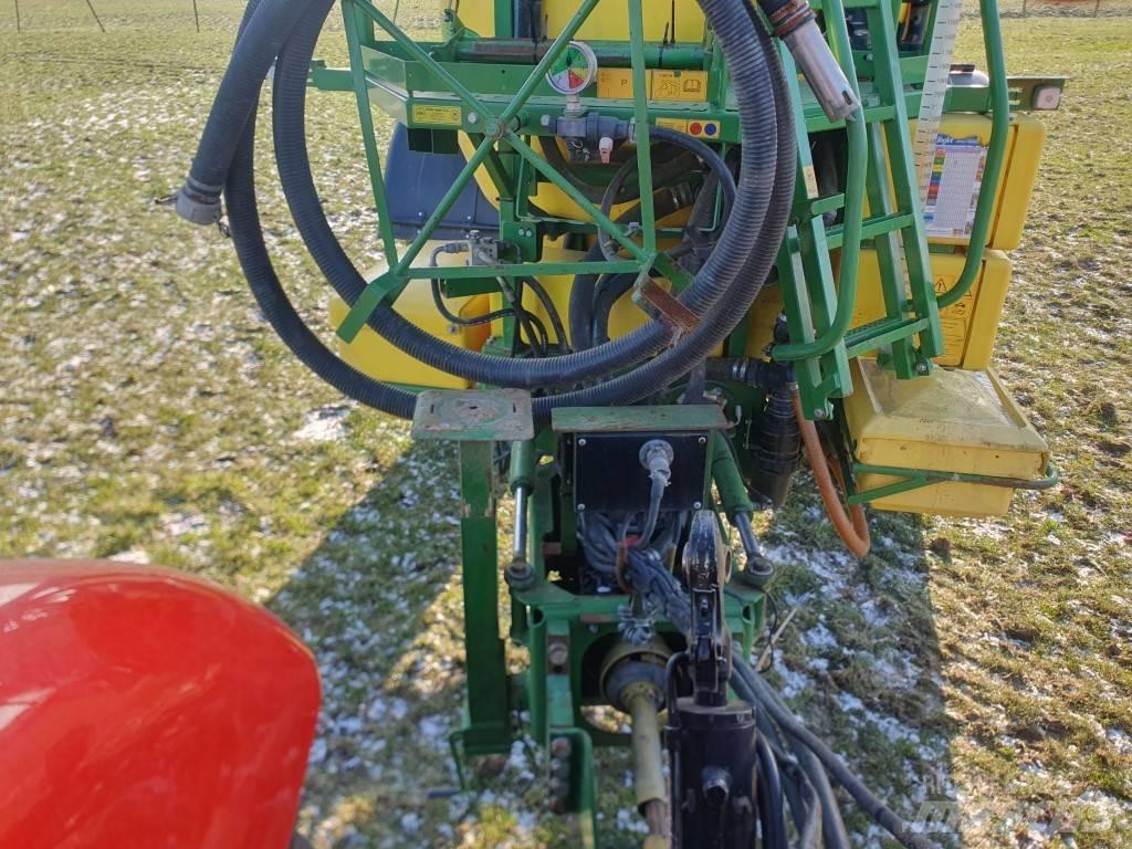 John Deere 840 Trailed sprayers