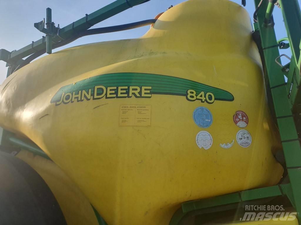 John Deere 840 Trailed sprayers