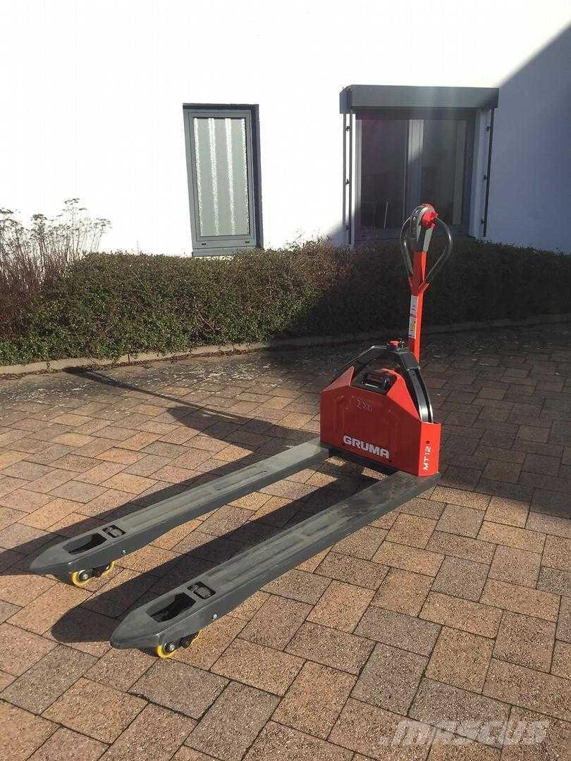 Linde MT12 Pedestrian stacker
