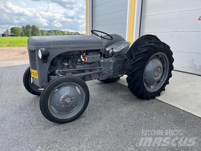 Massey Ferguson ted Tractors