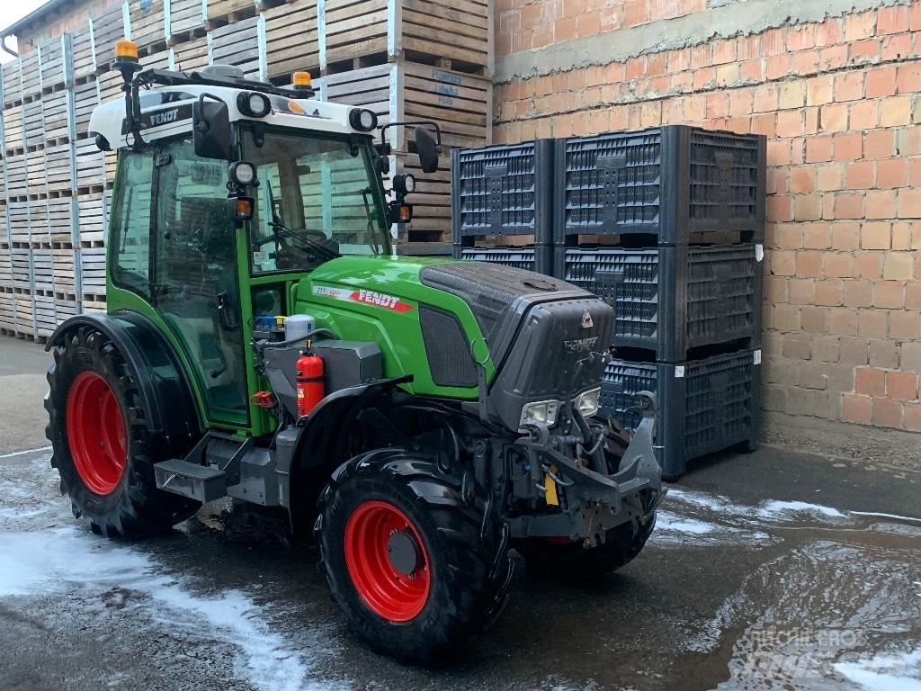 Fendt 211 Tractors