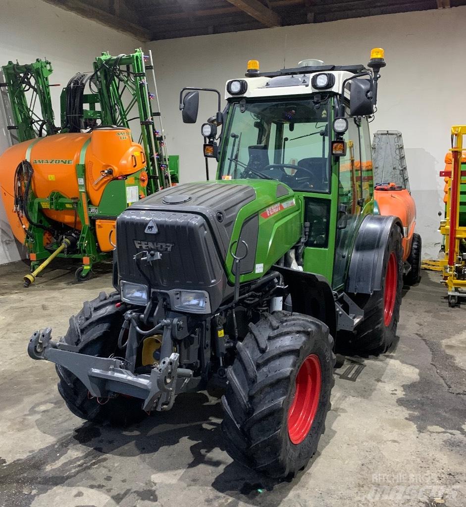 Fendt 211 Tractors