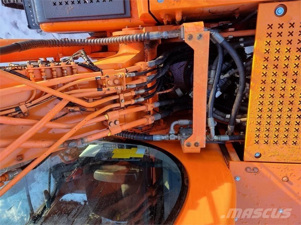 Doosan DX 225 LC Crawler excavators
