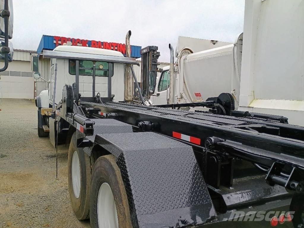 Mack CV 713 Cable lift demountable trucks