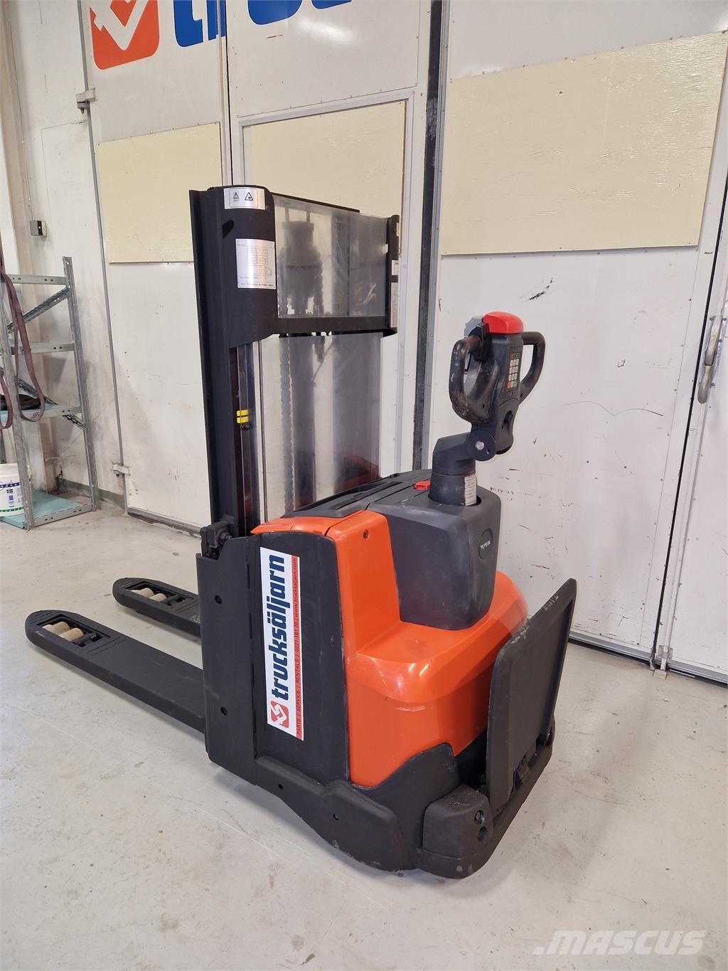 Toyota SWE200D Self propelled stackers