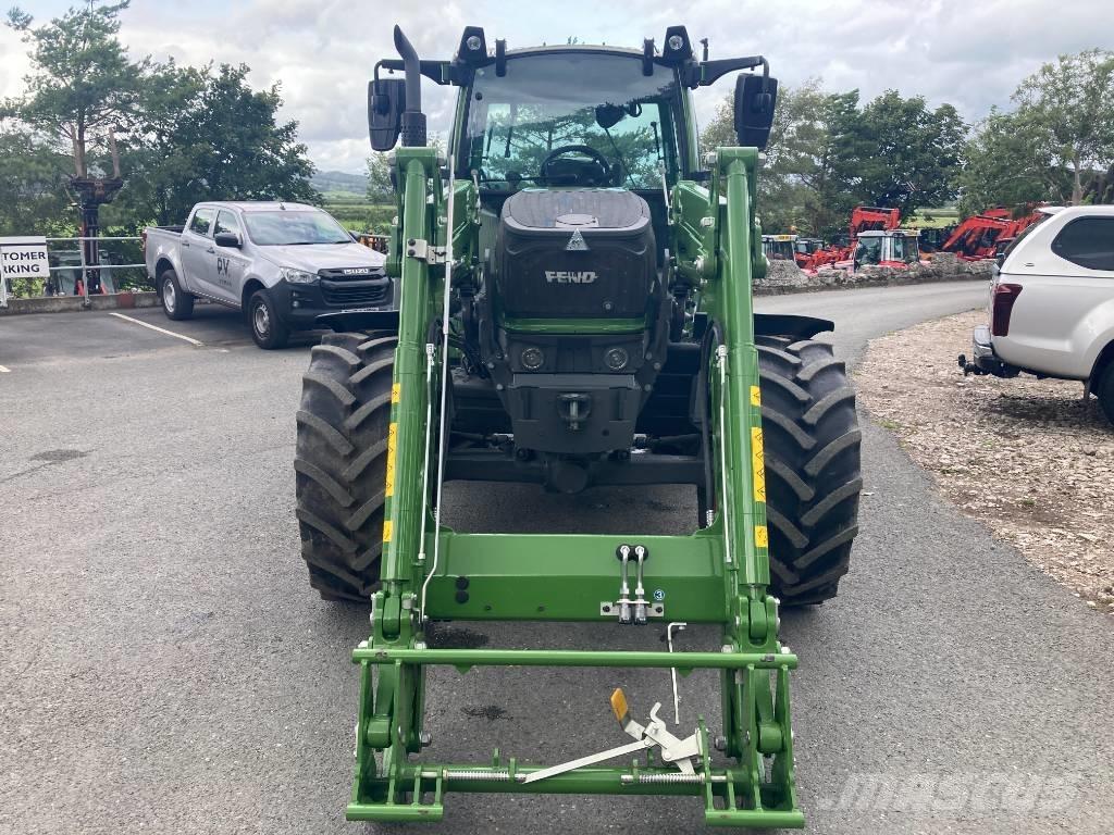 Fendt 211 Tractors