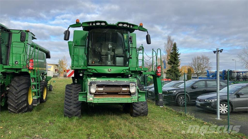 John Deere S680 Combine harvesters