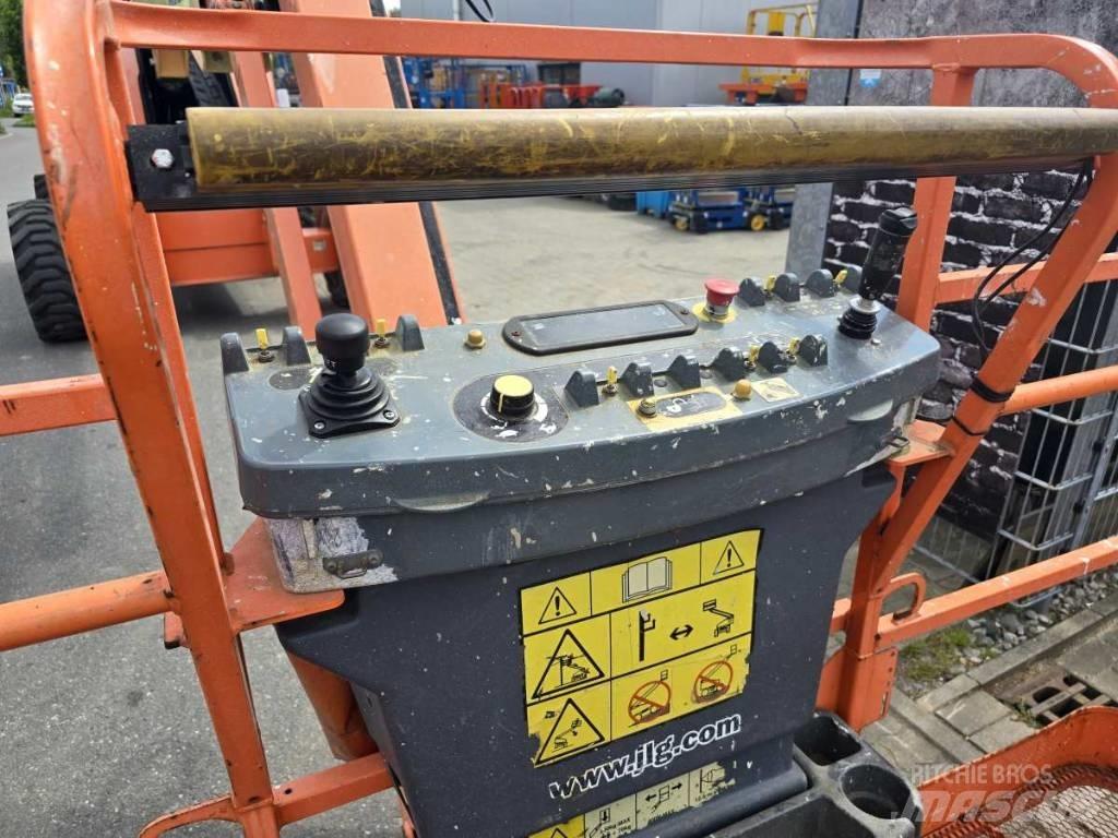 JLG 660 SJ Articulated boom lifts