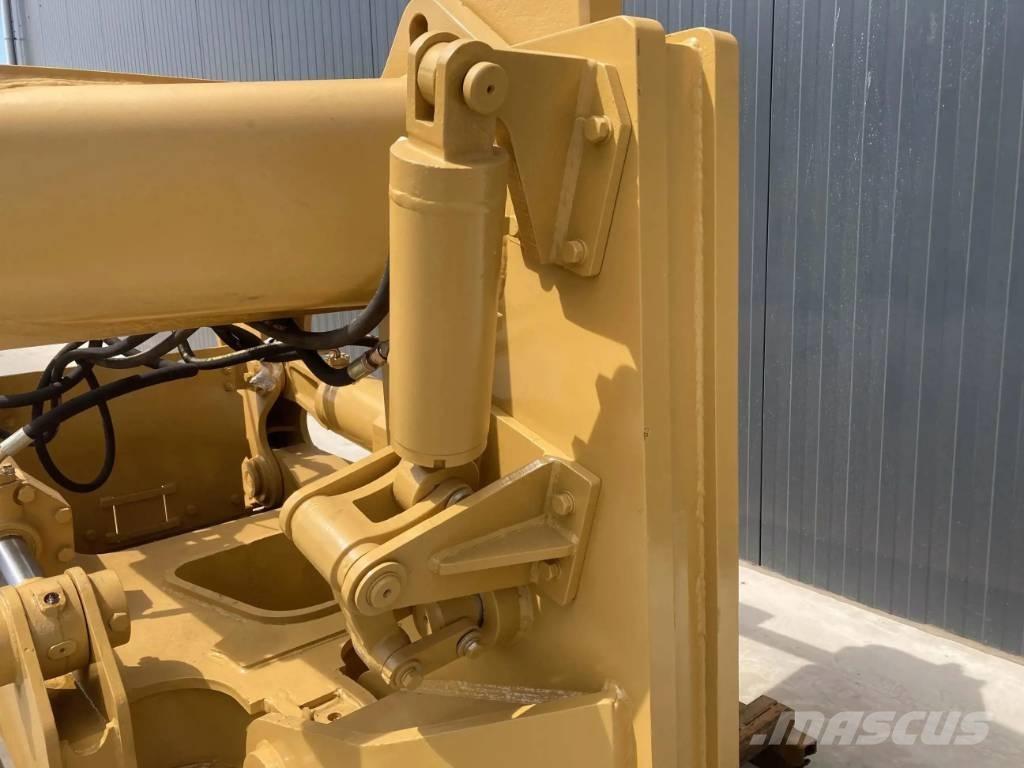 CAT D8R Scarifiers