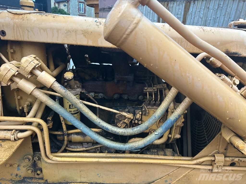 CAT D 4 D Crawler dozers