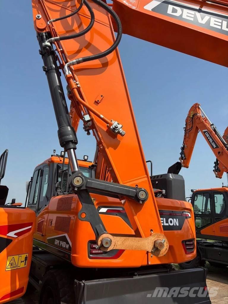 Develon DX255LC-7 Crawler excavators