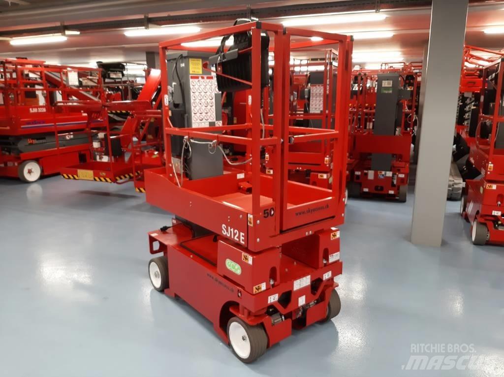 SkyJack SJ12 E Vertical mast lifts