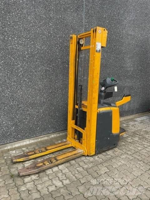 Jungheinrich ERC 216 Self propelled stackers