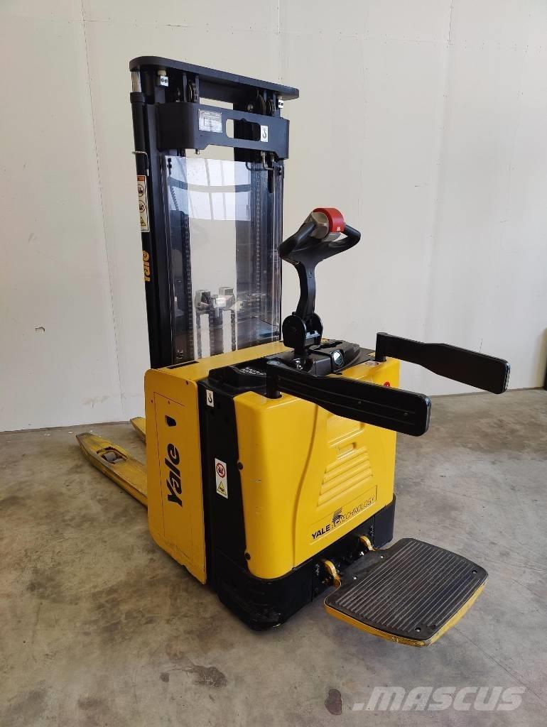 Yale MS15X Self propelled stackers