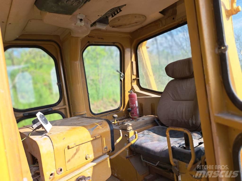 Komatsu D85A Crawler dozers