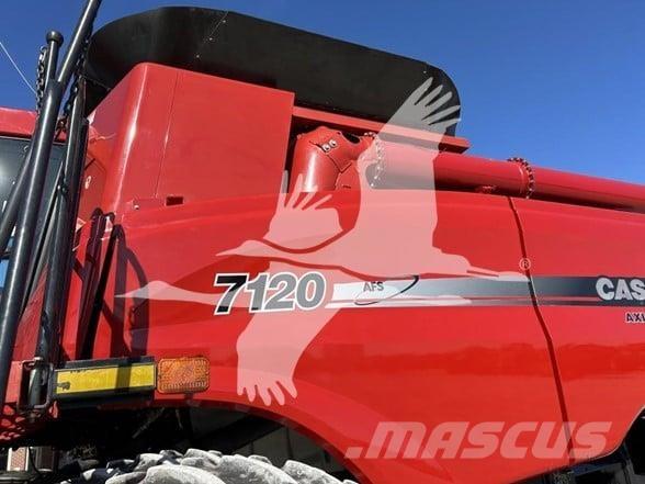 Case IH 7120 Combine harvesters