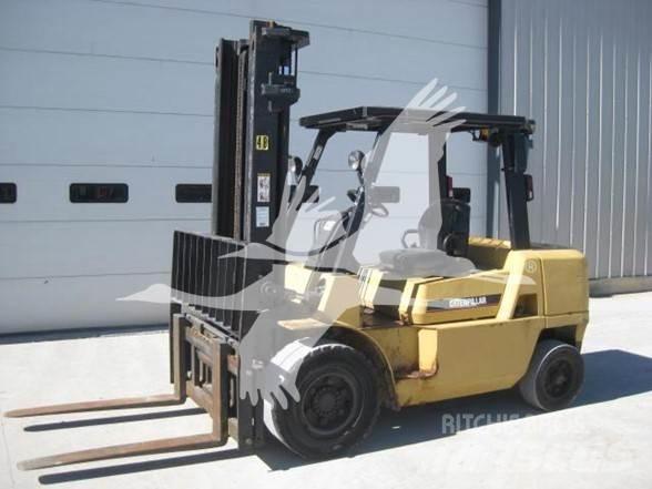 CAT DP40KL Diesel trucks