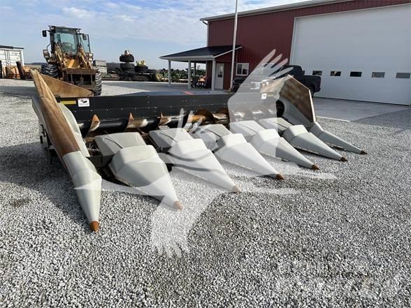 Gleaner R636 Combine harvester heads