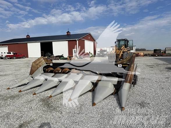 Gleaner R636 Combine harvester heads