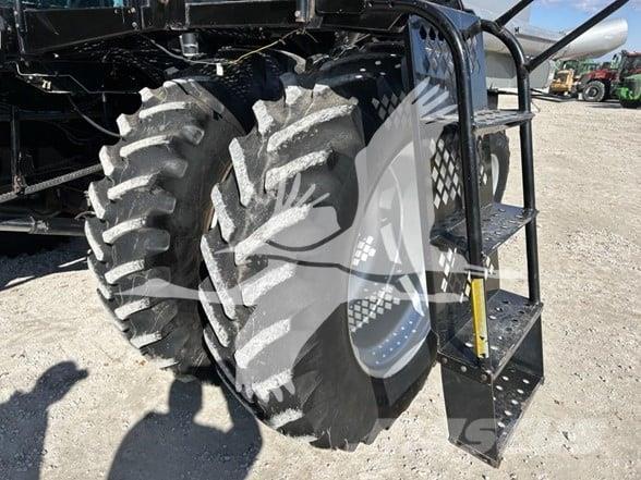 Gleaner R72 Combine harvesters