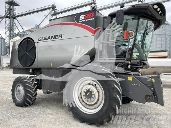 Gleaner S98 Combine harvesters