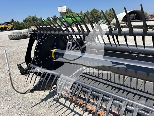 MAC DON FD130 Combine harvester heads