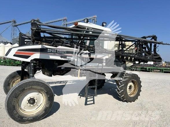 SpraCoupe 4450 Self-propelled sprayers