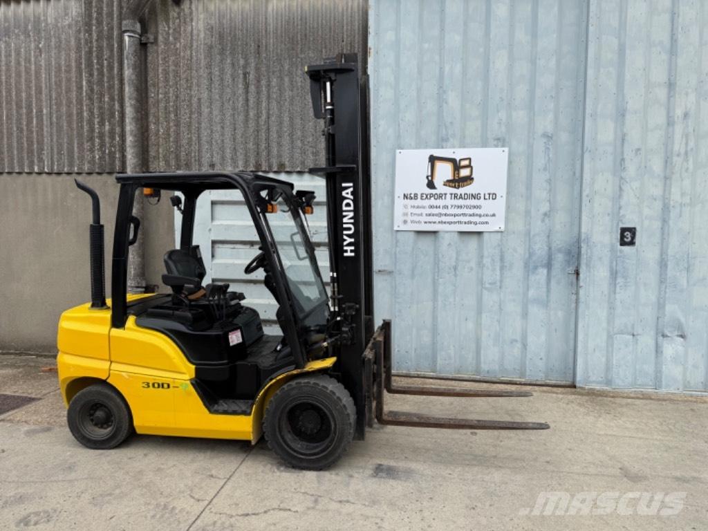 Hyundai 30 D Diesel trucks
