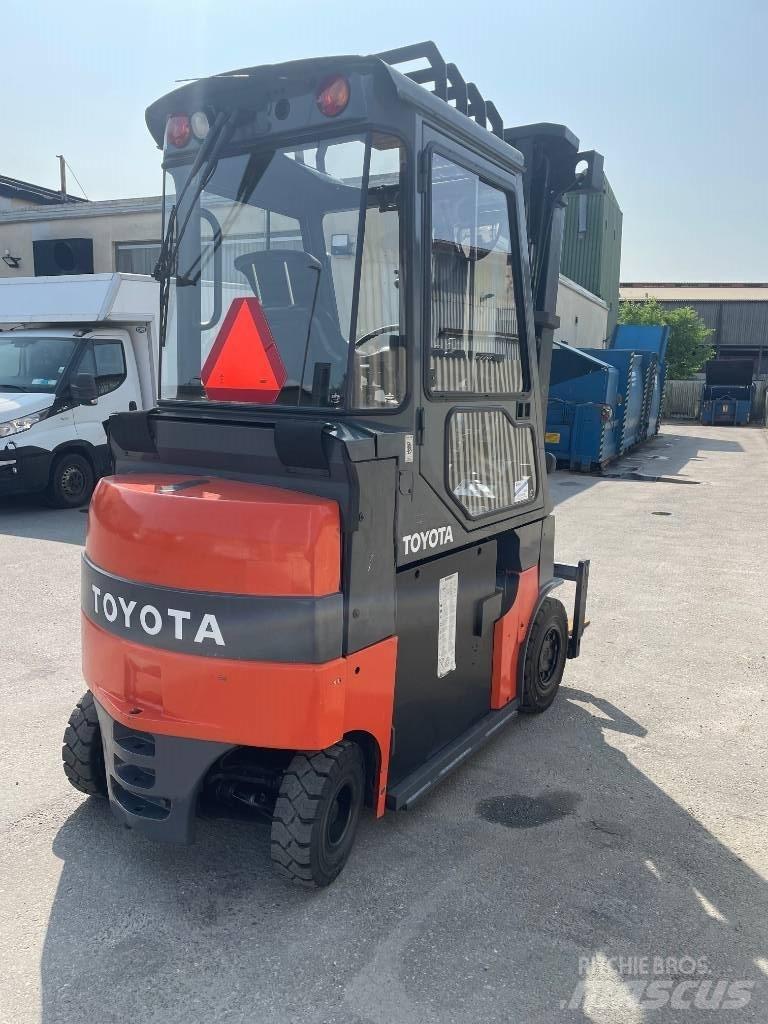 Toyota 7FBMF30 Electric forklift trucks