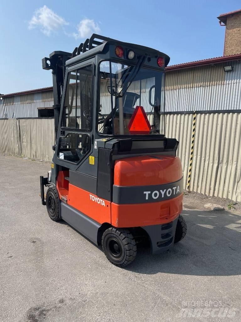 Toyota 7FBMF30 Electric forklift trucks