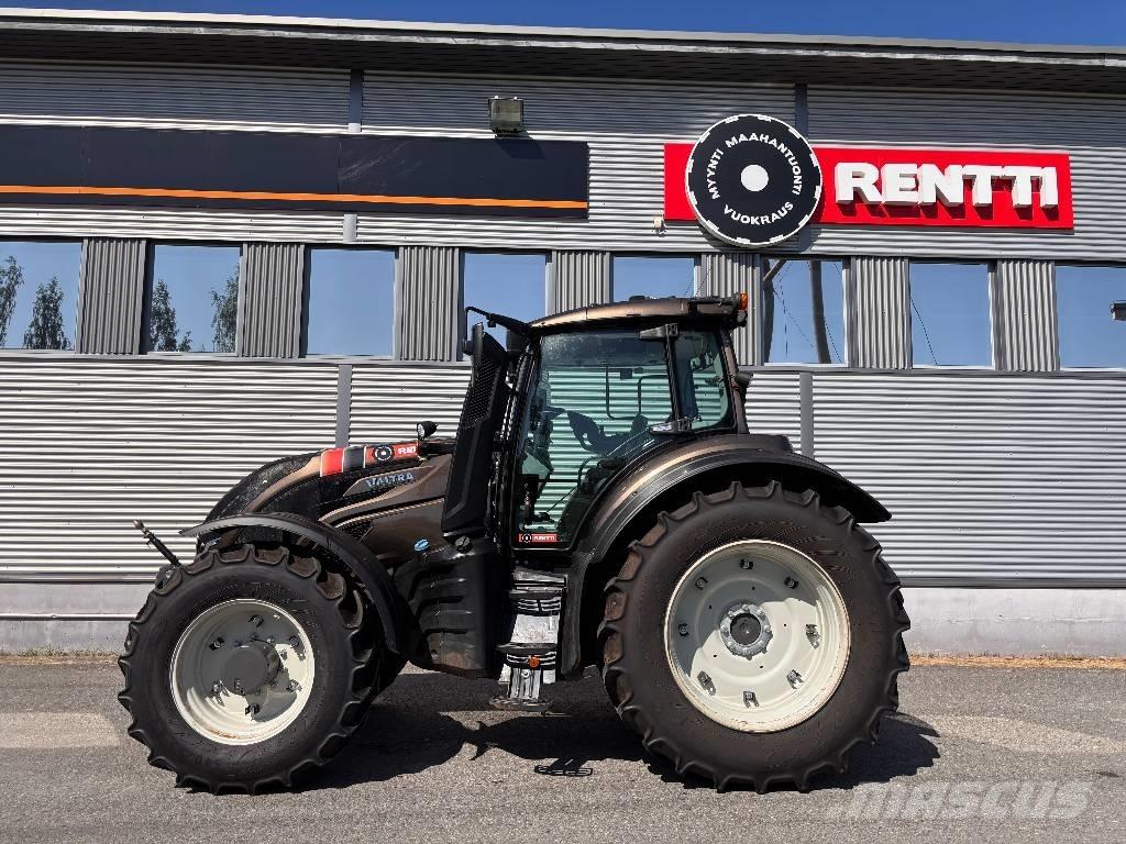 Valtra T 215 Versu Tractors